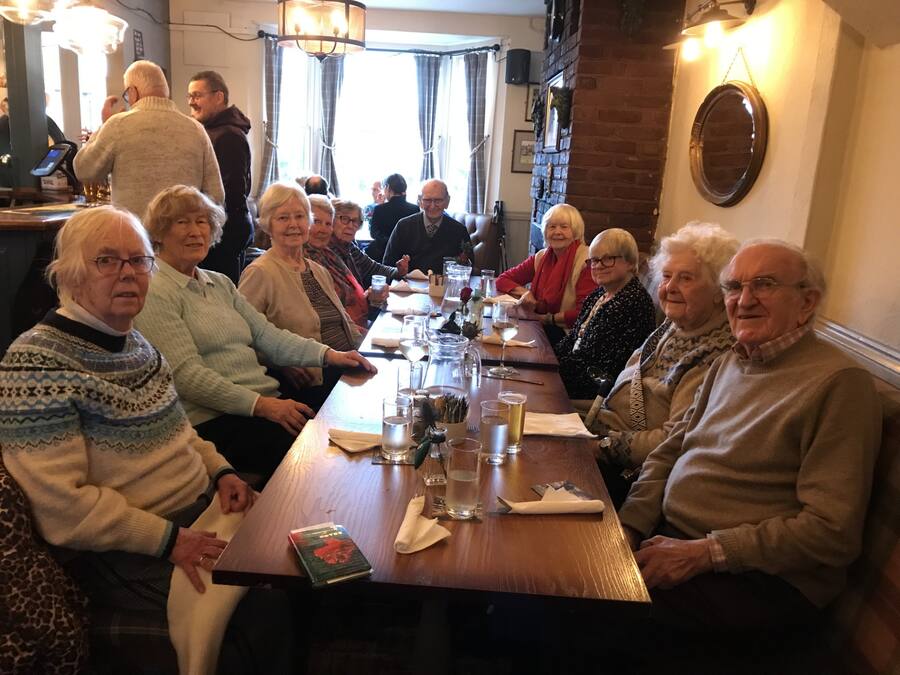Singles Sunday Lunch Club